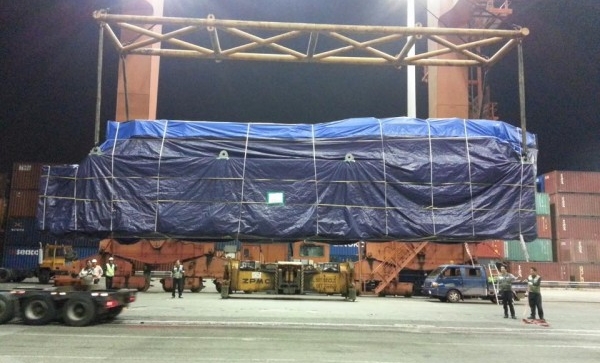 Vận chuyển 2 kiện hàng máy móc siêu trường siêu trọng 50 tấn theo phương án tàu - xe