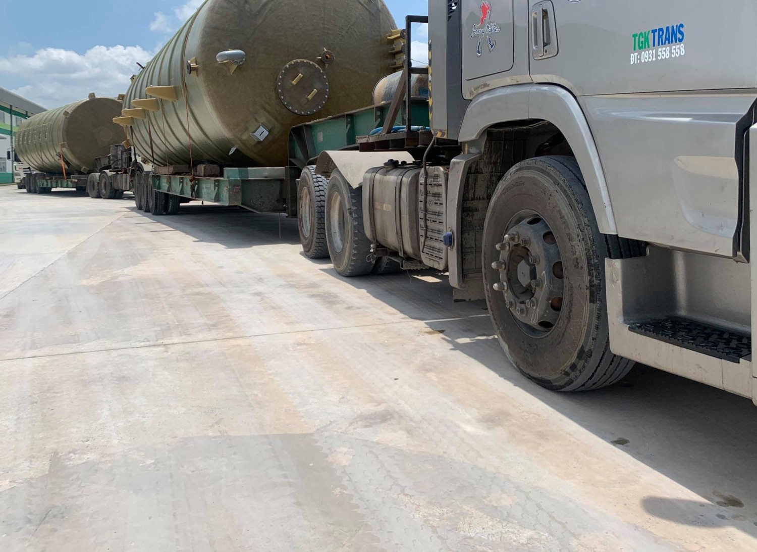 vận chuyển bồn chứa quá khổ, quá tải