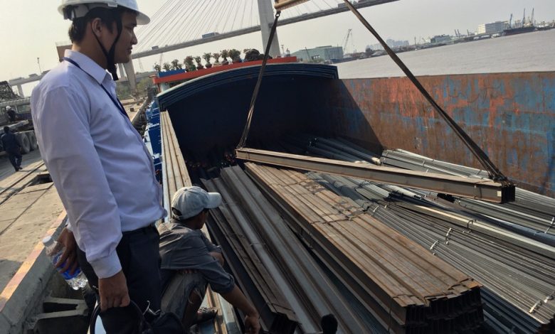 TGKtrans làm hàng tại cảng Lutus