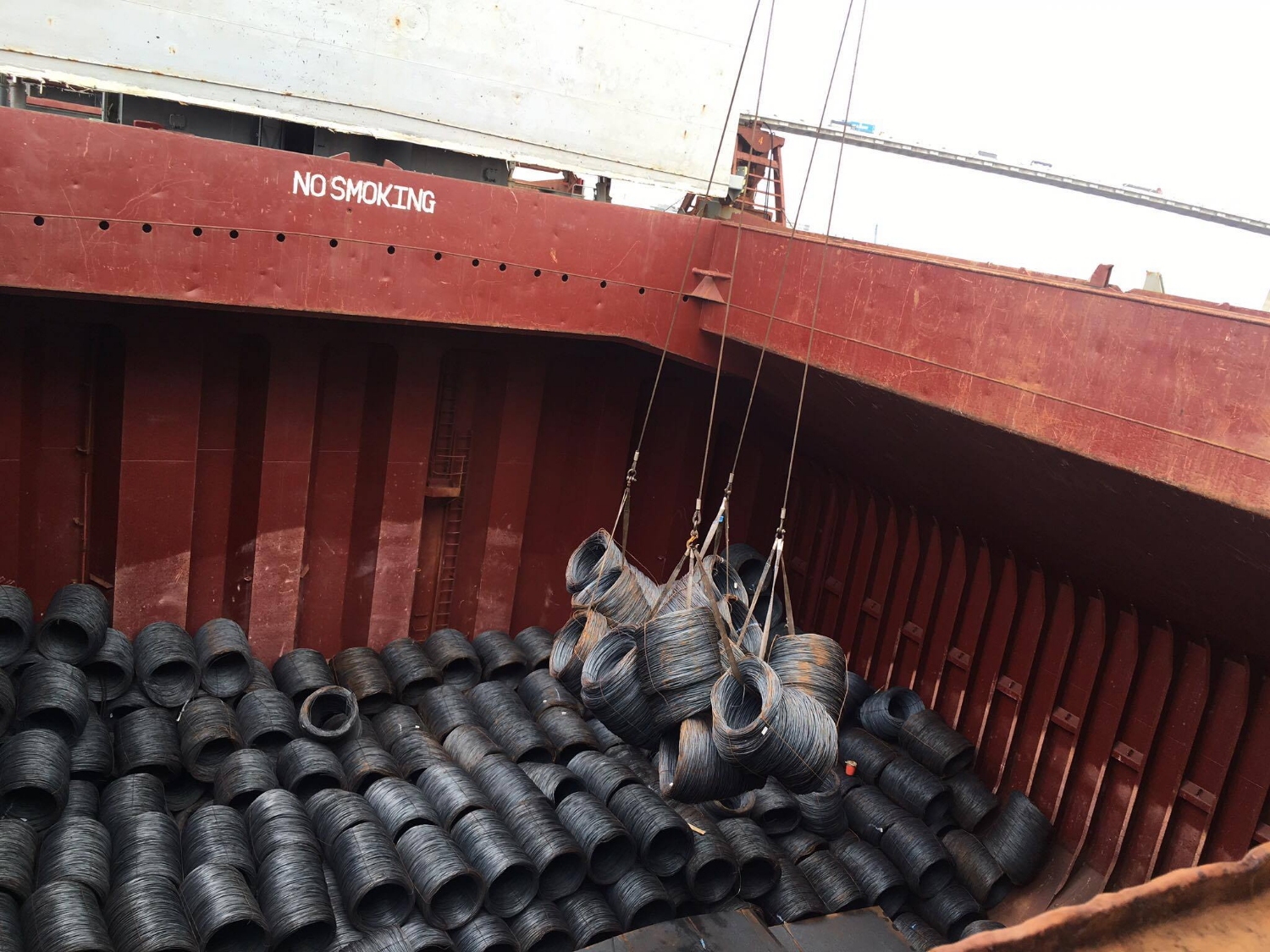 vận chuyển lô hàng sắt thép