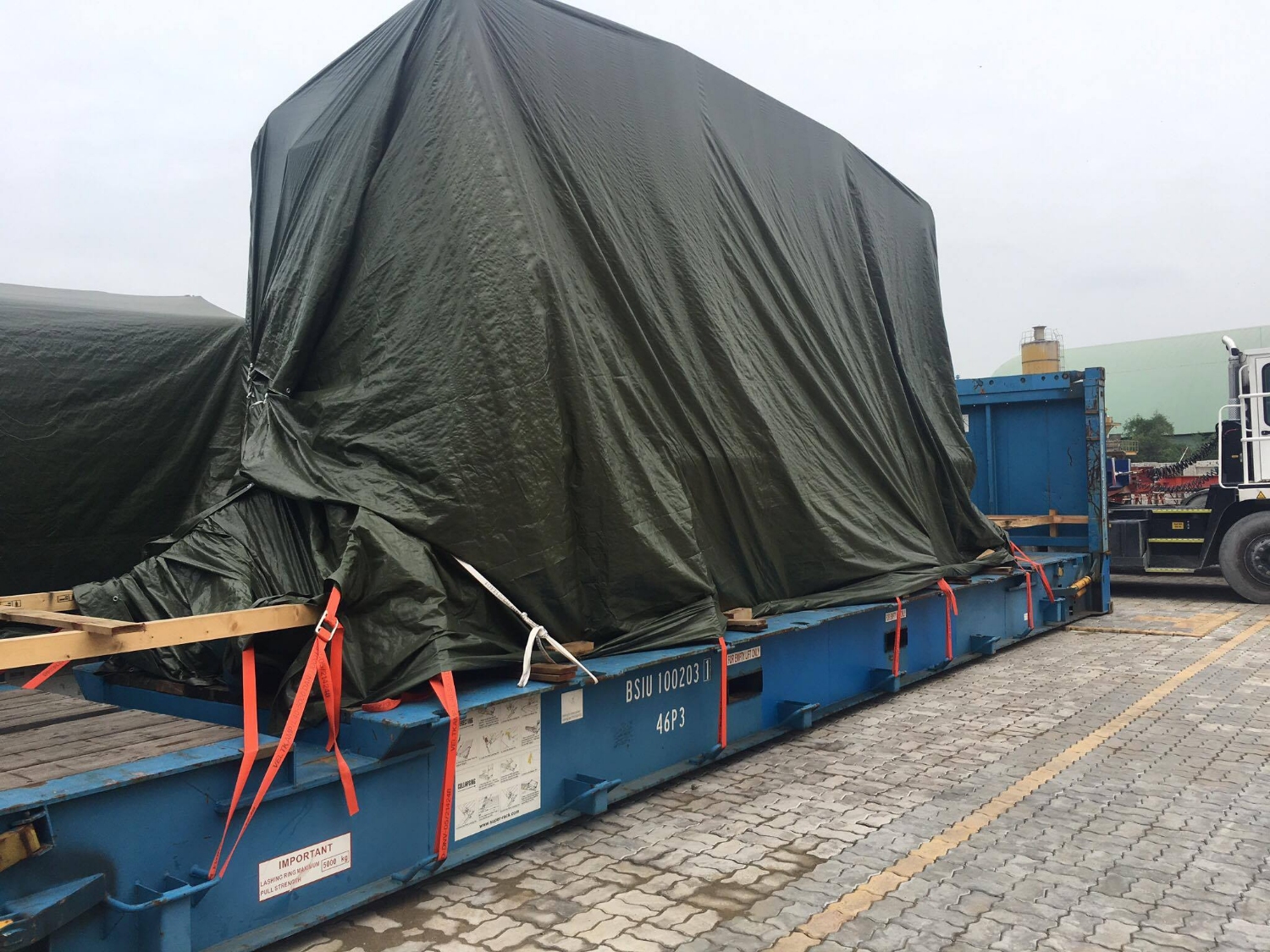 Dịch vụ vận chuyển container flat rack quá khổ quá tải từ các cảng Hồ Chí Minh đi toàn quốc