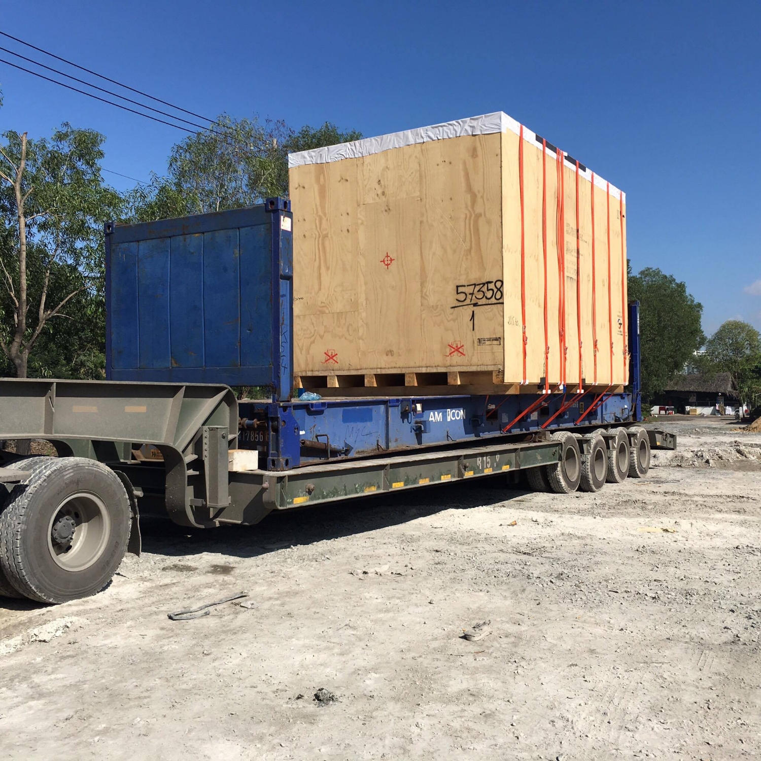 Dịch vụ vận chuyển container flat rack quá khổ quá tải từ các cảng Hồ Chí Minh đi toàn quốc