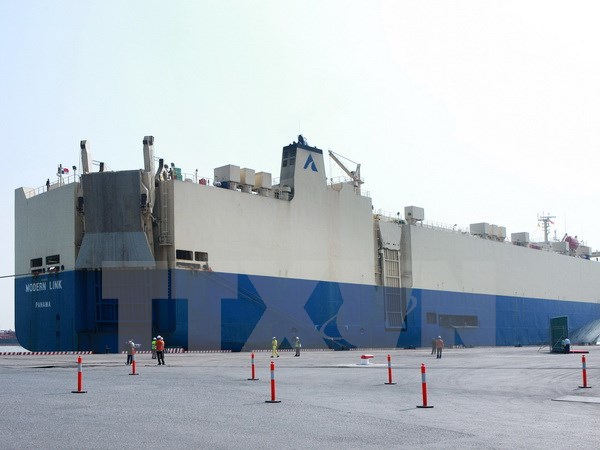 Chuyến tàu RORO chở ôtô chuyên dụng đầu tiên cập Cảng Tân Vũ