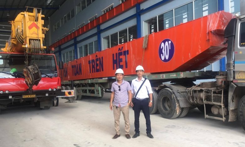 Vận chuyển và lắp đặt dầm cẩu trục tại khu công nghệ cao